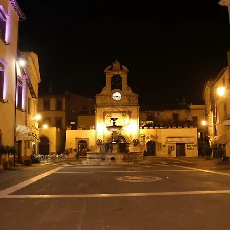 Platea Cavour * Sutri